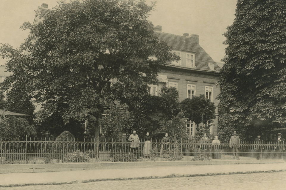 Estate owner Wilhelm Lehne’s home was a stately structure.  © Museen Tempelhof-Schöneberg/archive, 1894